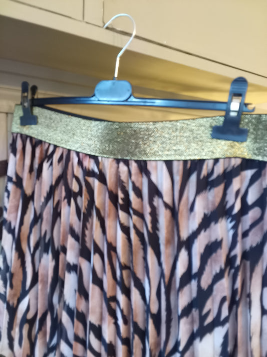 Tan & Black Pleated Skirt