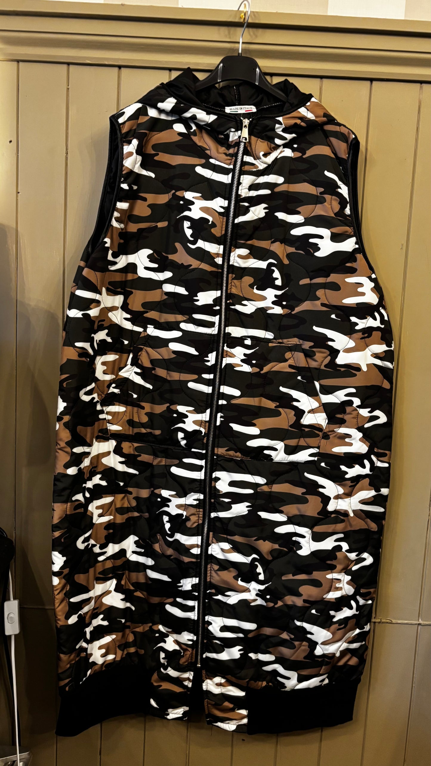 Camouflage-print Gilet
