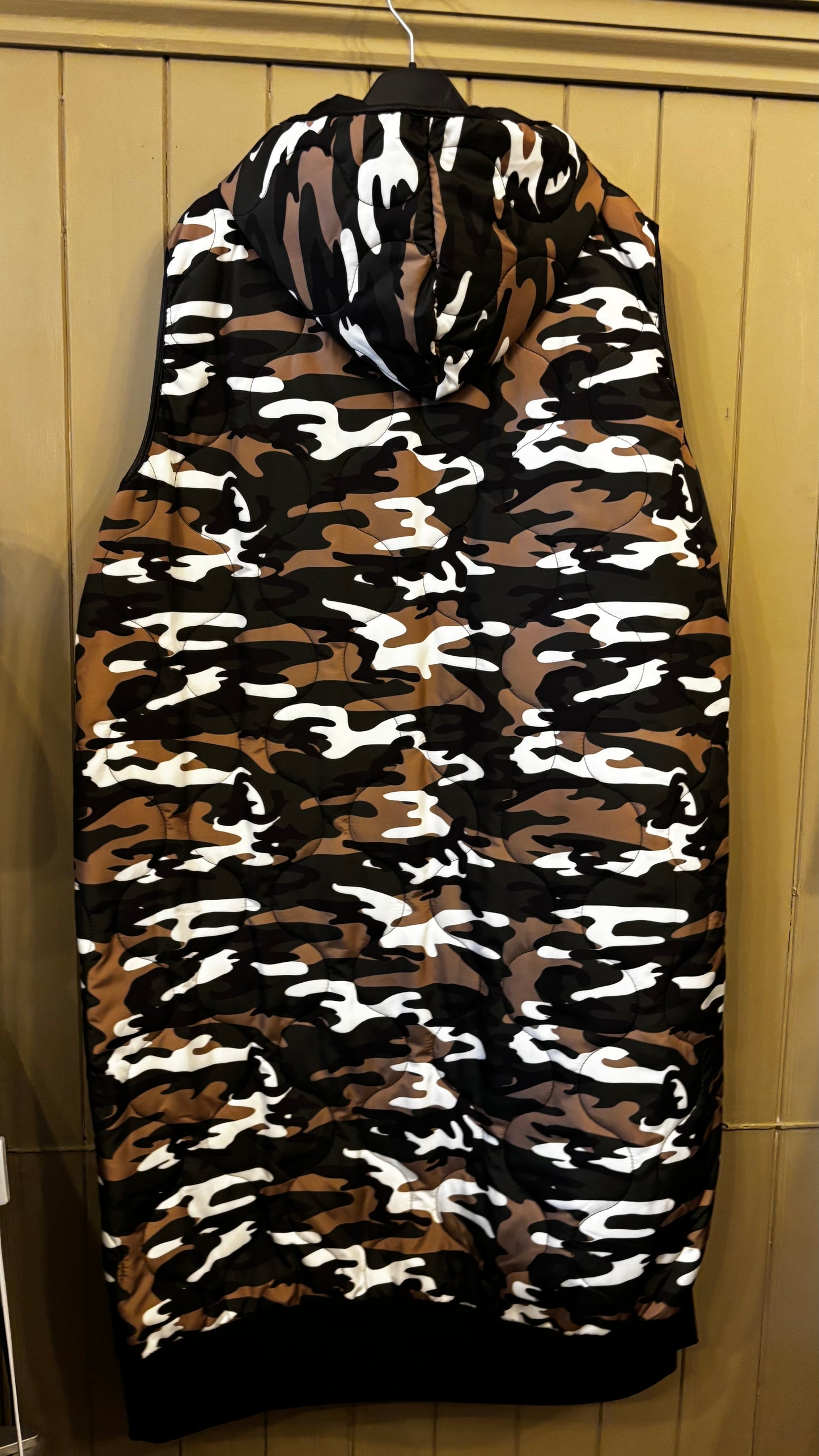 Camouflage-print Gilet