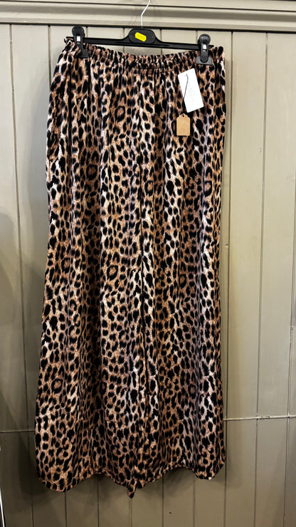 Lightweight Wide-Leg Trousers