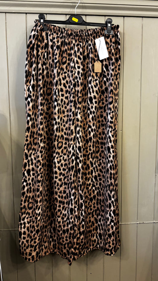 Lightweight Wide-Leg Trousers