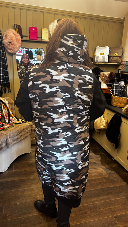 Camouflage-print Gilet