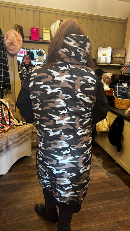 Camouflage-print Gilet